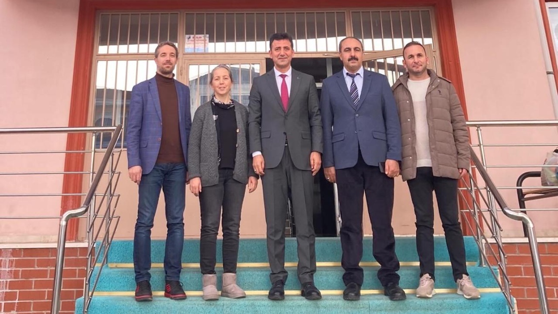 İLÇE MİLLİ EĞİTİM MÜDÜRÜMÜZ SAYIN AHMET GÜRSEL AVCI OKULUMUZU ZİYARET ETTİ